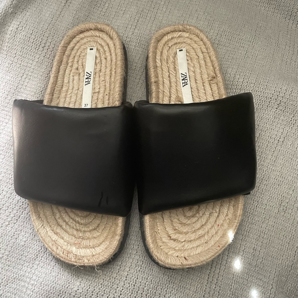 Zara Low-heel quilted sandal